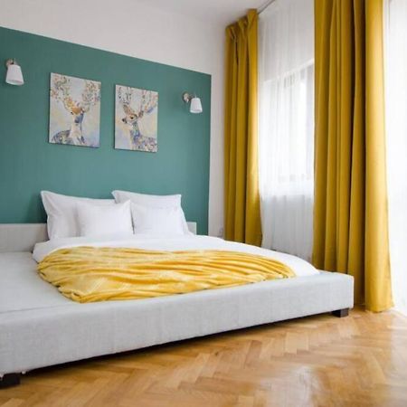 Stylized And Modern Apartment In Bucharest Luaran gambar
