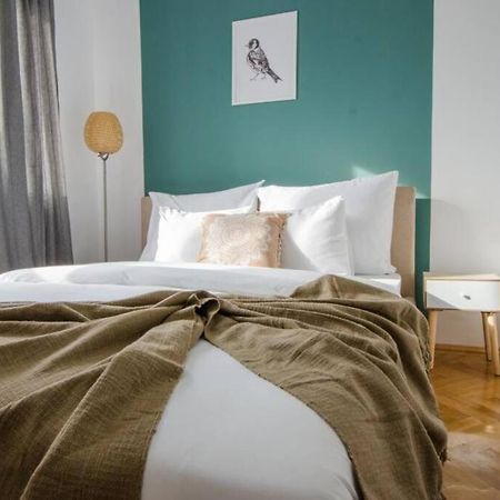 Stylized And Modern Apartment In Bucharest Luaran gambar