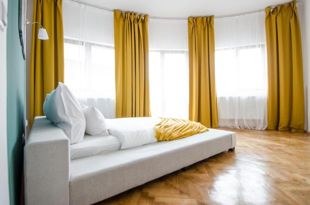 Stylized And Modern Apartment In Bucharest Luaran gambar