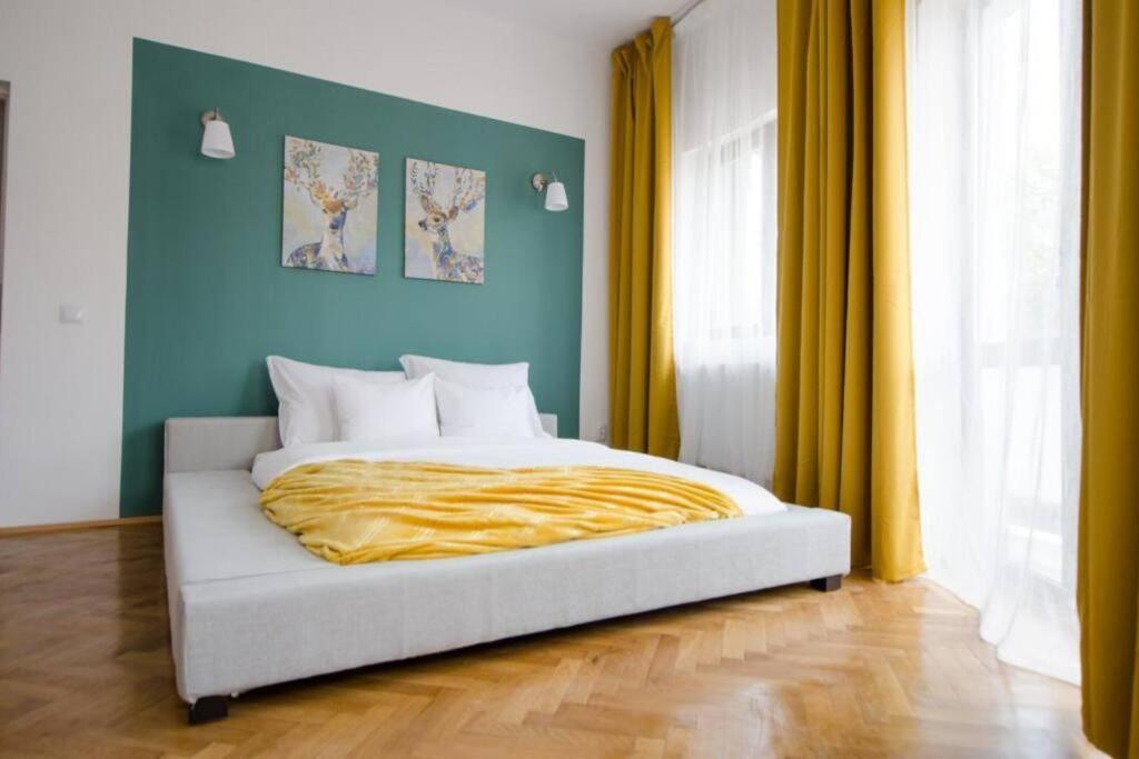 Stylized And Modern Apartment In Bucharest Luaran gambar