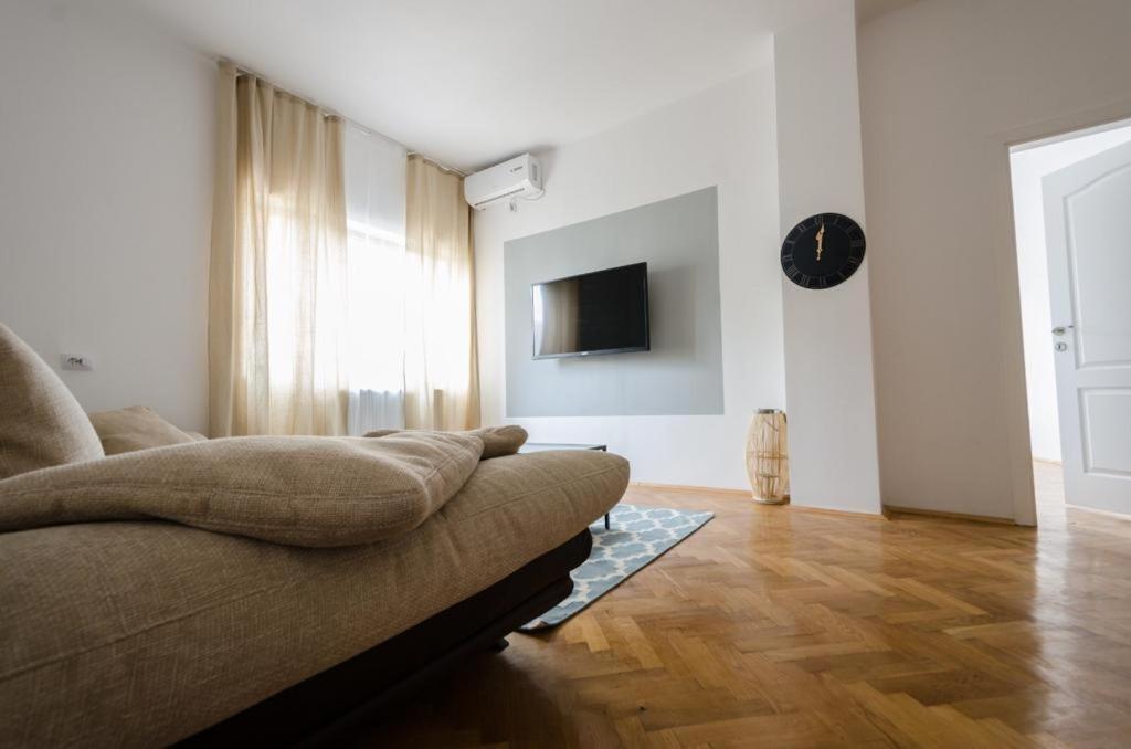 Stylized And Modern Apartment In Bucharest Luaran gambar