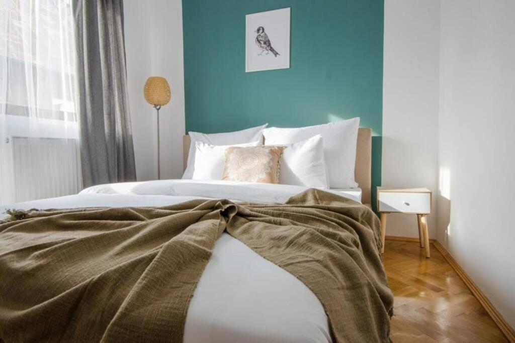 Stylized And Modern Apartment In Bucharest Luaran gambar